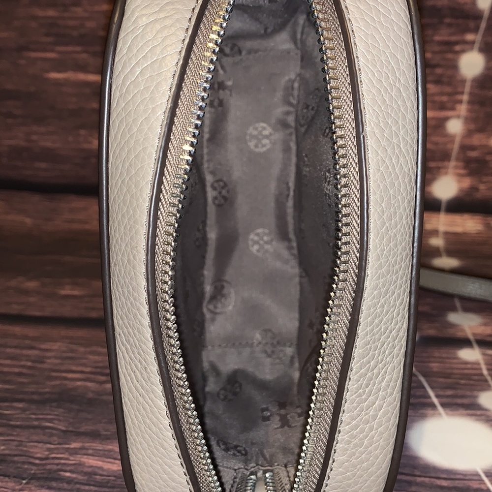 TORY BURCH THEA FRENCH GREY CAMERA CROSSBODY - Picture 9 of 10